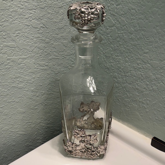Vintage Arthur Court Glass Decanter with Rabbit &Grape Pattern in Aluminum - Picture 2 of 10